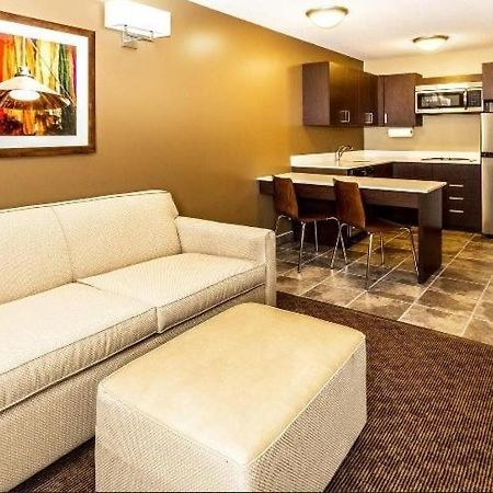 Microtel Inn & Suites By Wyndham Whitecourt Eksteriør bilde