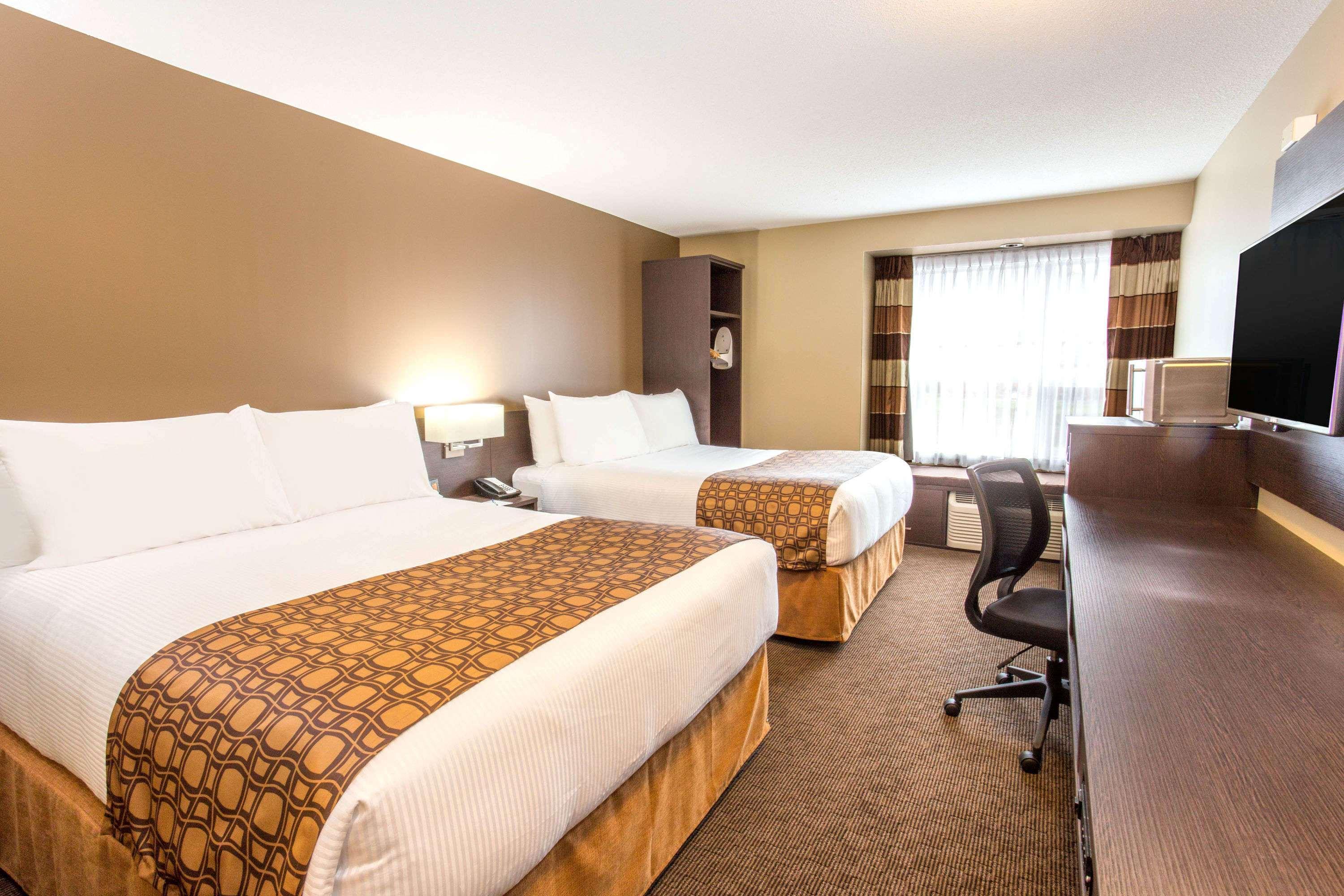 Microtel Inn & Suites By Wyndham Whitecourt Eksteriør bilde