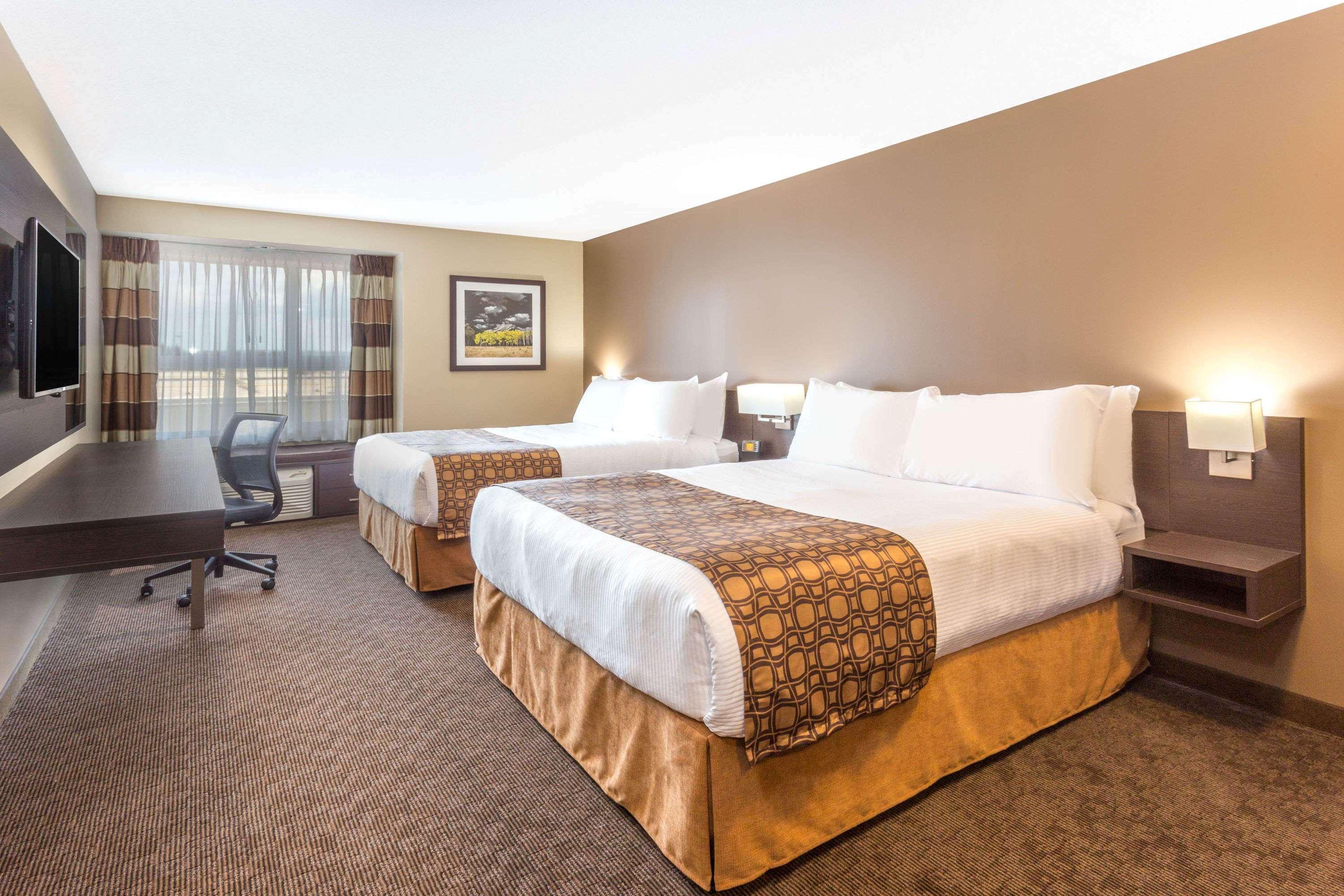 Microtel Inn & Suites By Wyndham Whitecourt Eksteriør bilde