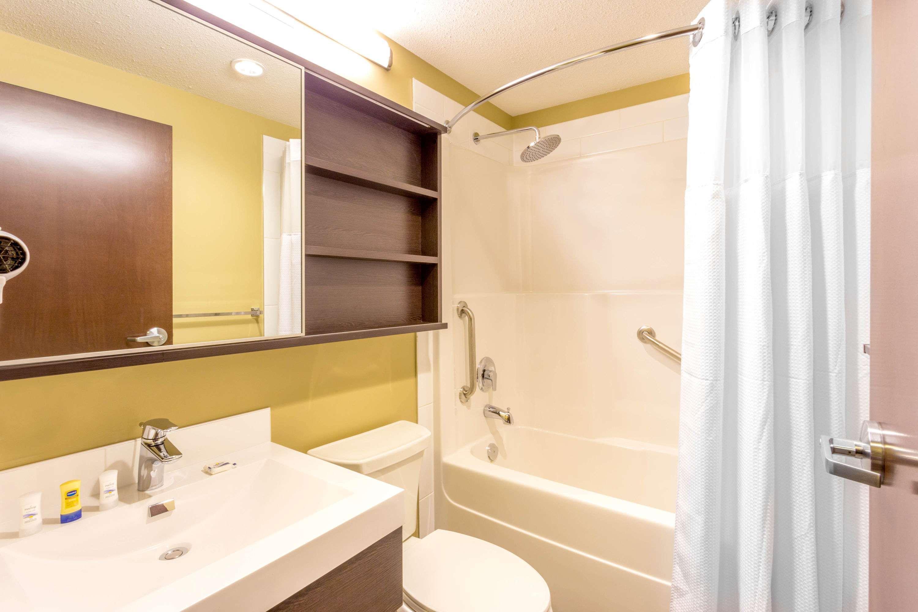 Microtel Inn & Suites By Wyndham Whitecourt Eksteriør bilde