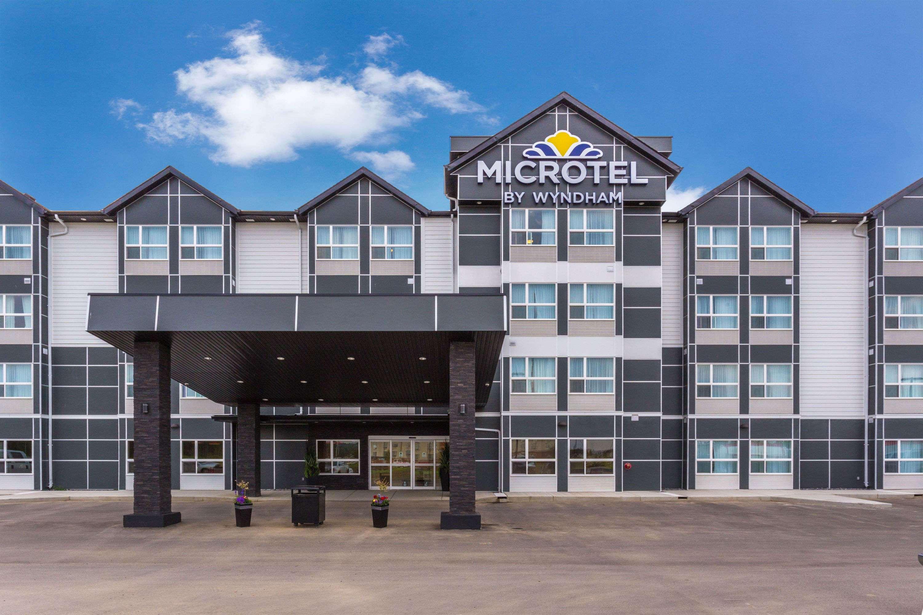 Microtel Inn & Suites By Wyndham Whitecourt Eksteriør bilde