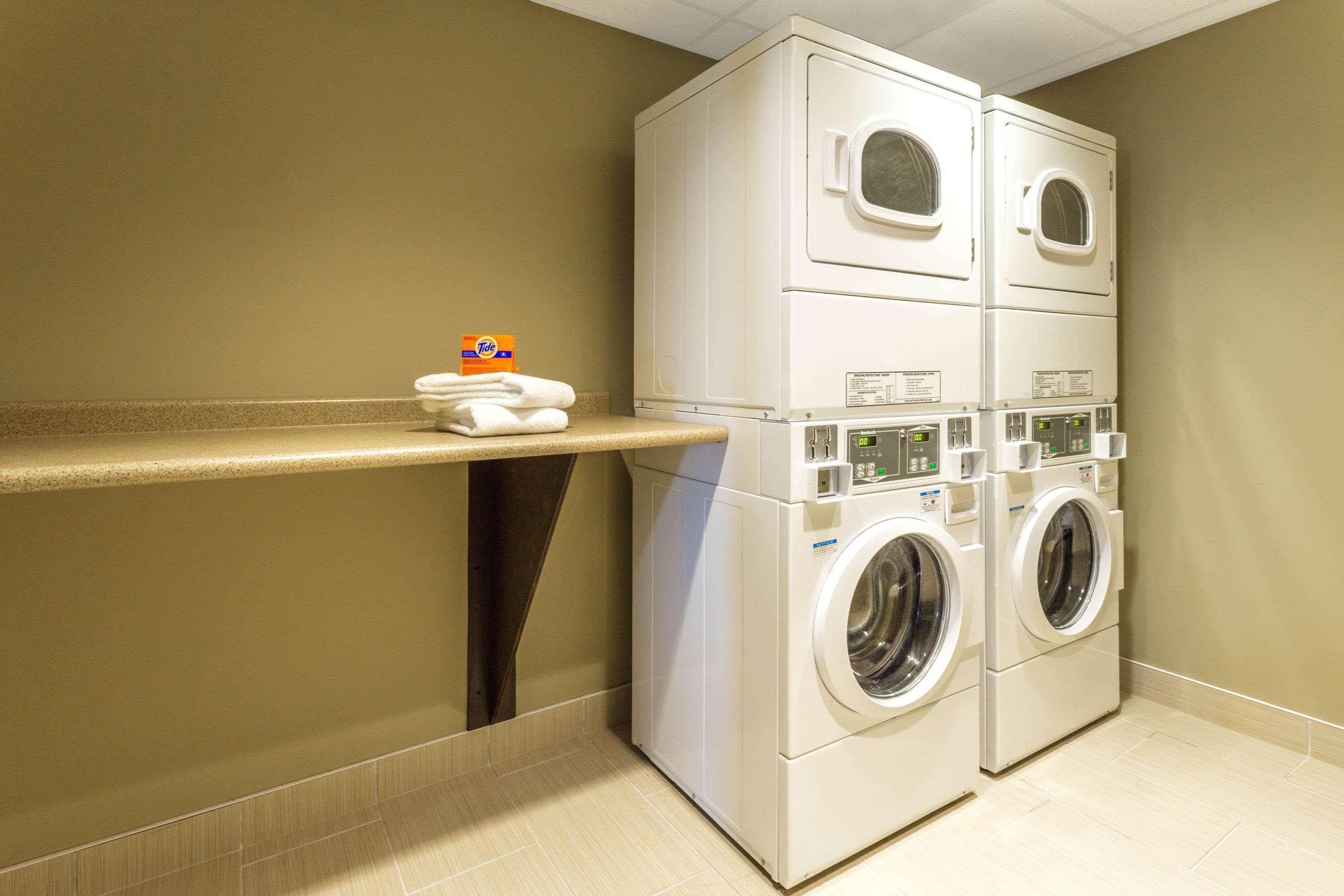 Microtel Inn & Suites By Wyndham Whitecourt Eksteriør bilde
