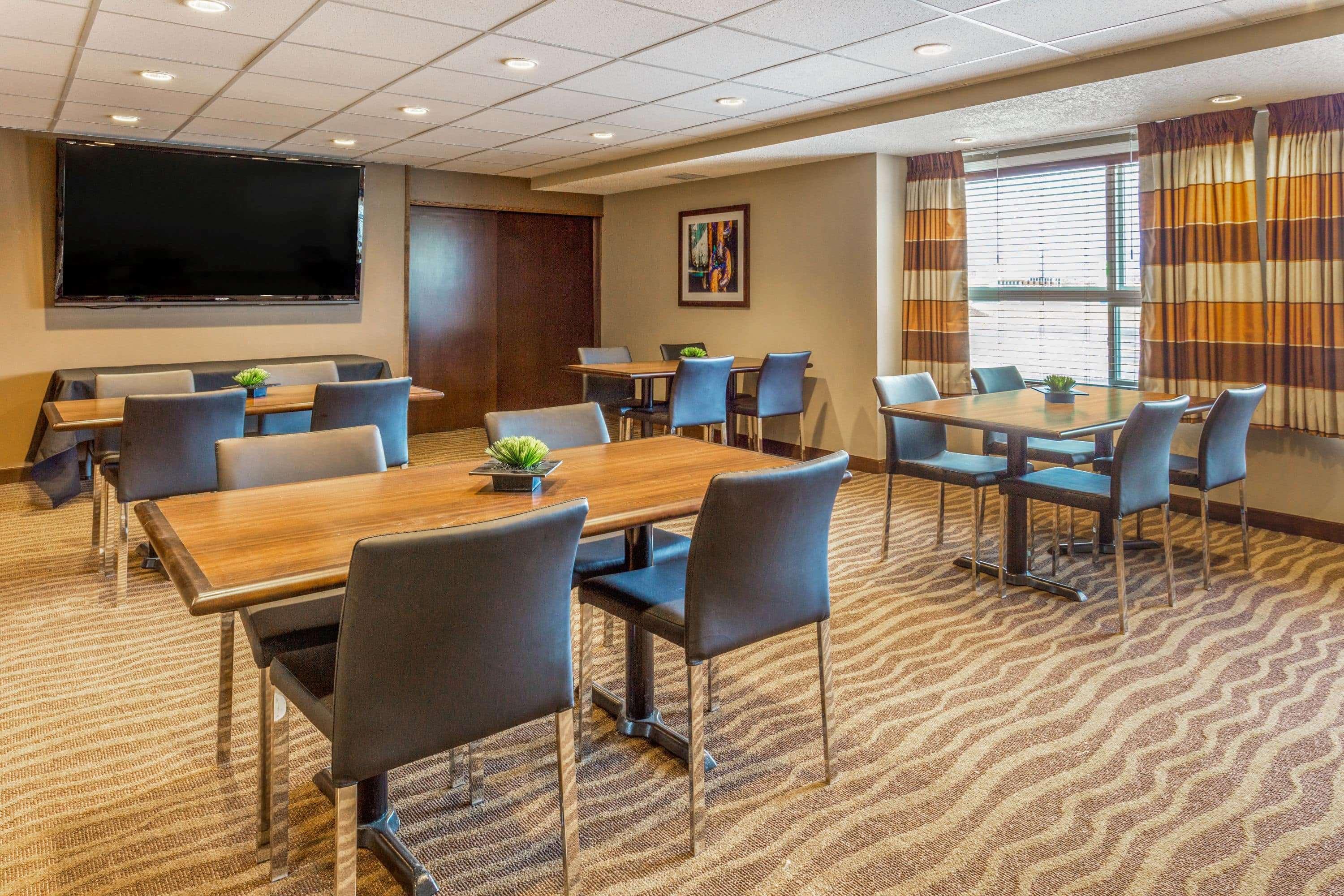 Microtel Inn & Suites By Wyndham Whitecourt Eksteriør bilde