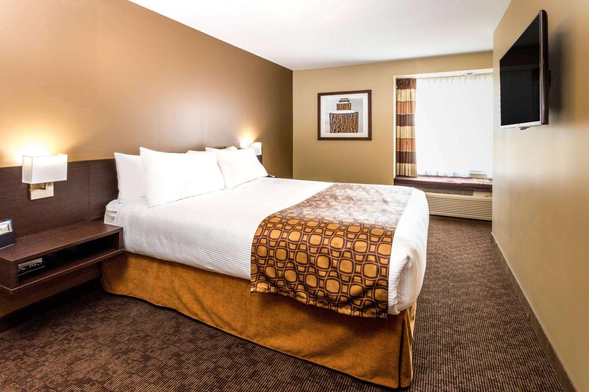 Microtel Inn & Suites By Wyndham Whitecourt Eksteriør bilde