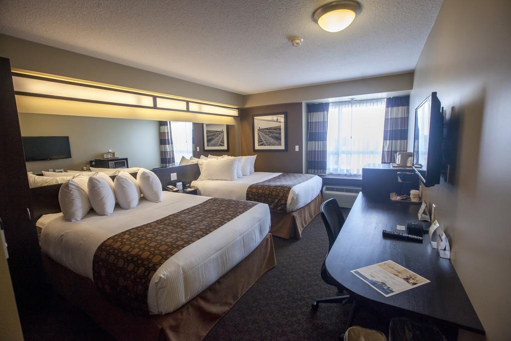 Microtel Inn & Suites By Wyndham Whitecourt Eksteriør bilde