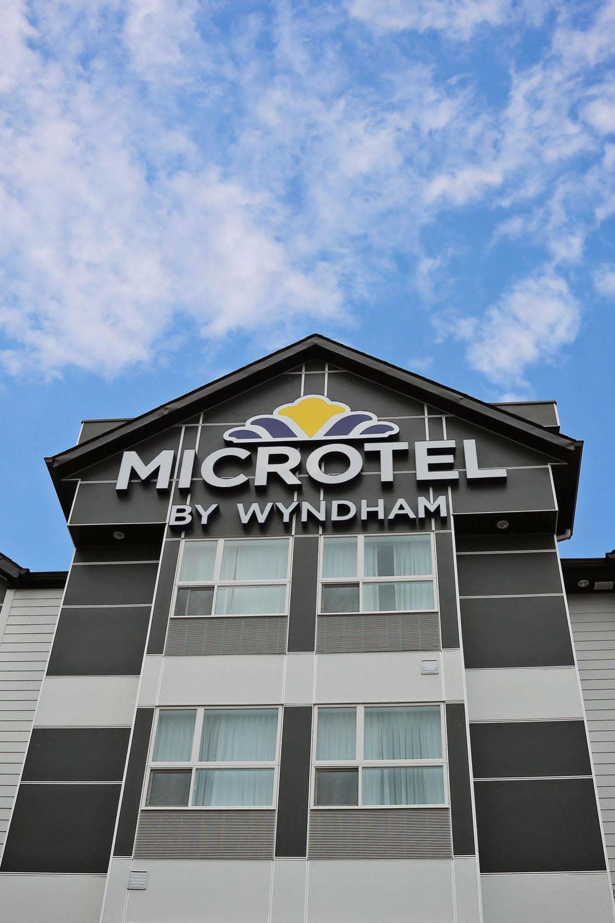 Microtel Inn & Suites By Wyndham Whitecourt Eksteriør bilde