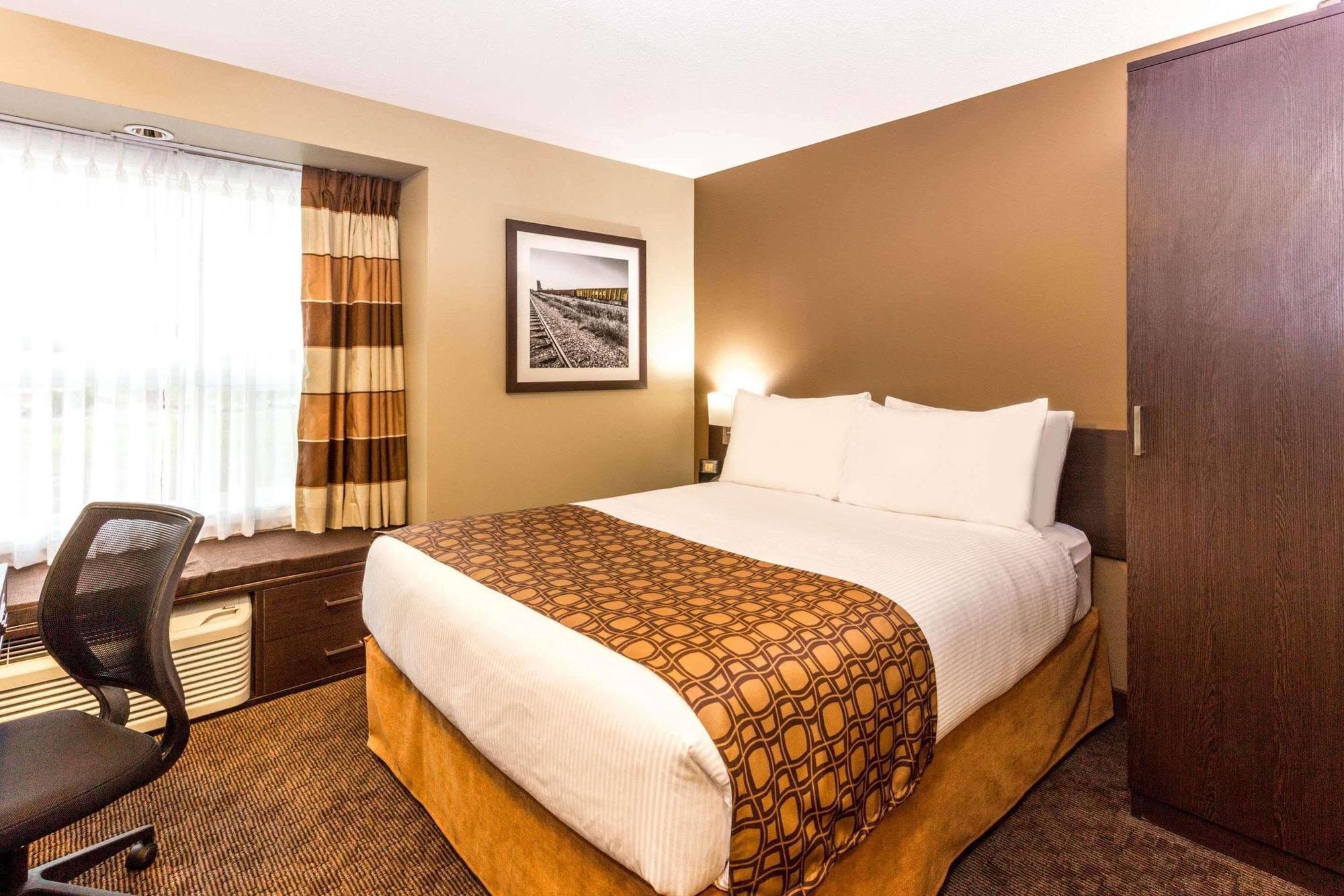 Microtel Inn & Suites By Wyndham Whitecourt Eksteriør bilde