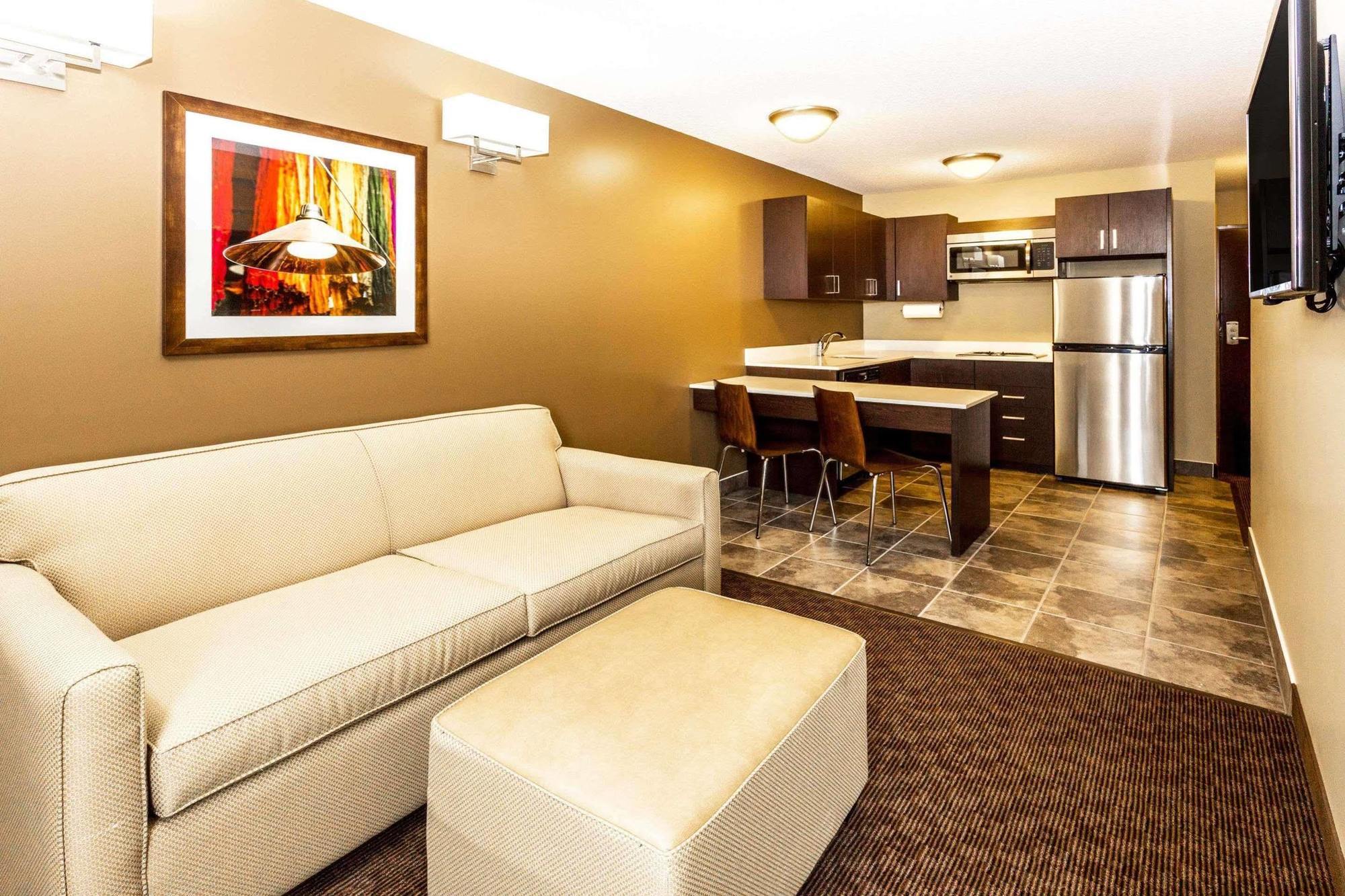 Microtel Inn & Suites By Wyndham Whitecourt Eksteriør bilde