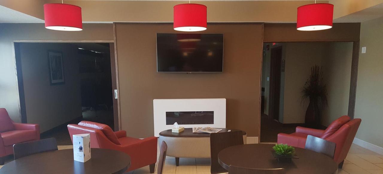 Microtel Inn & Suites By Wyndham Whitecourt Eksteriør bilde