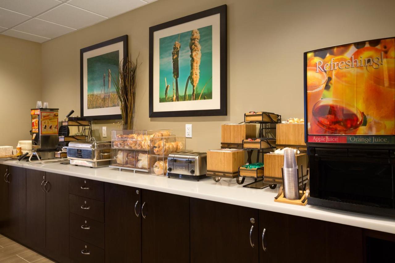 Microtel Inn & Suites By Wyndham Whitecourt Eksteriør bilde
